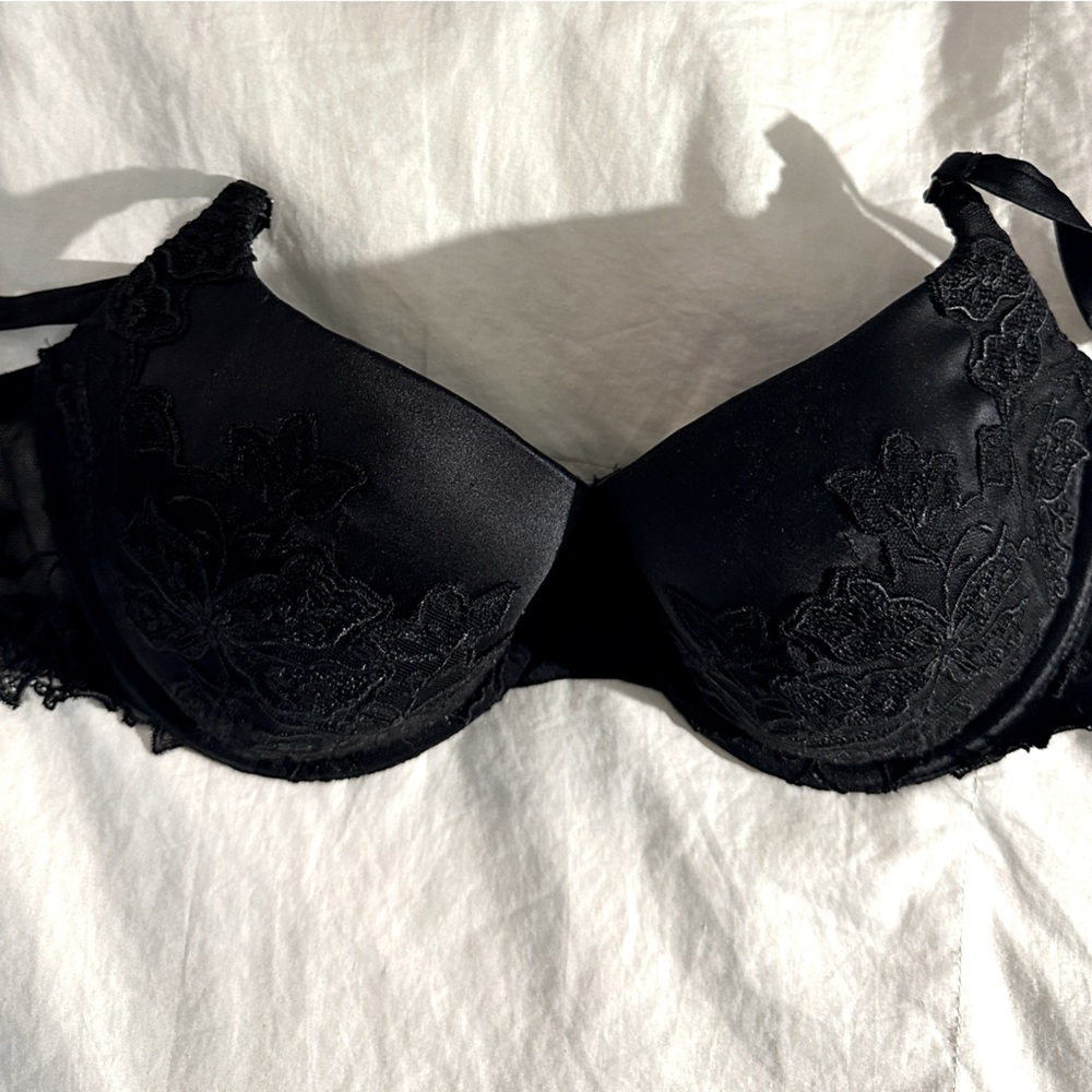 La Perla Black Lightly Padded Bra - lace details - Never Worn - size 32D